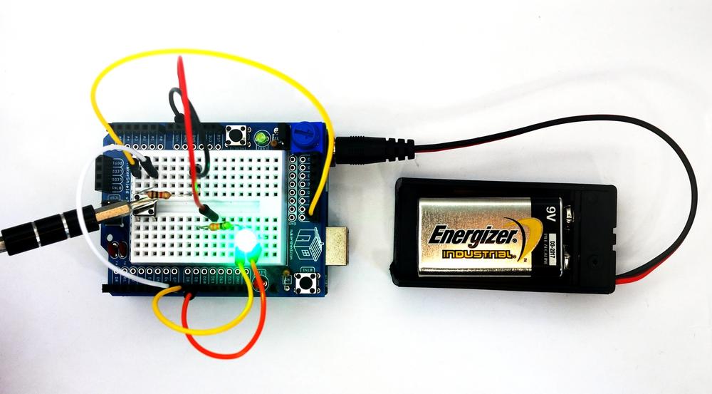 The Logic Tester checking +5VDC on MakerShield