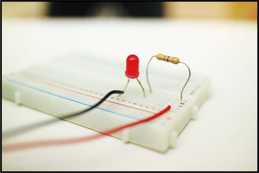 BUILD YOUR FIRST BREADBOARD CIRCUIT - A Beginner's Guide to Circuits [Book]